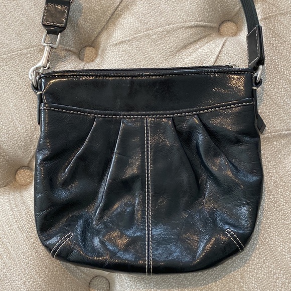 Coach patent leather/white stitch crossbody bag - Picture 2 of 9